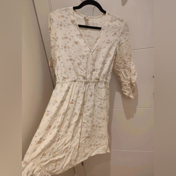 Floral Cream Ruffle Dress - Picture 2 of 6